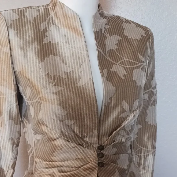 Kay Unger champagne gold floral women's suit. - Picture 2 of 5